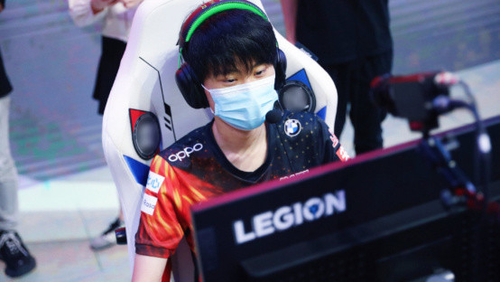 条件让他在 条件让他在